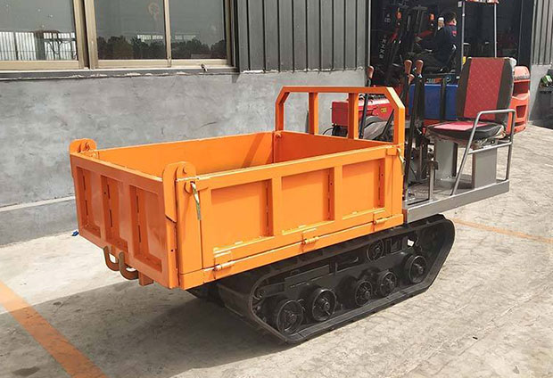 履帶運輸車生產車間